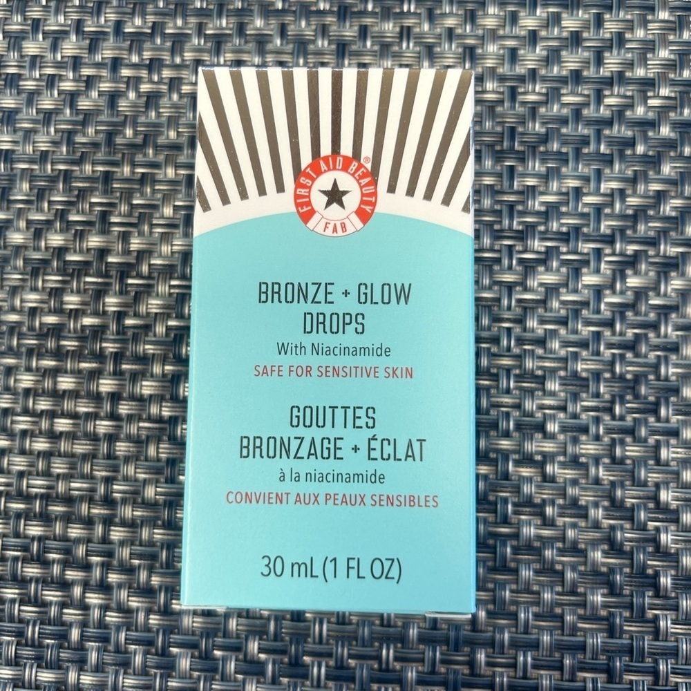 First Aid Beauty Bronze + Glow Drops - Picture 3 of 3